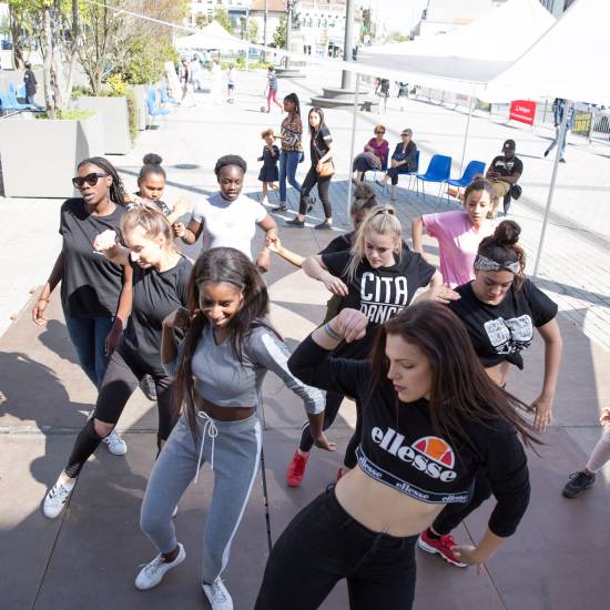 Danse la place !